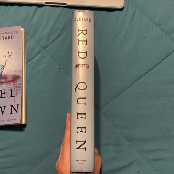 The Red Queen Collection Series Books 1 - 4 and cruel Crown by Victoria Aveyard - Picture 6 of 15
